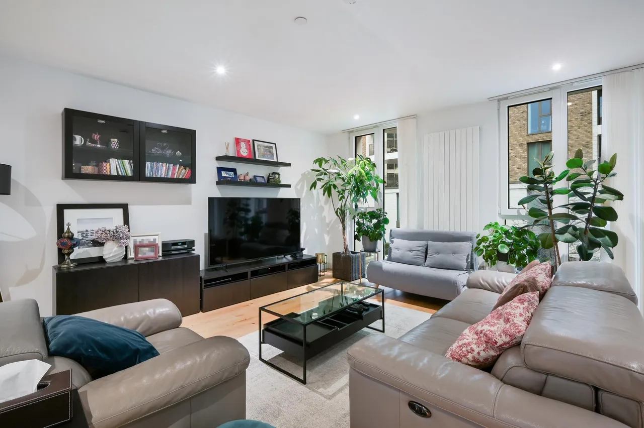 Admiralty Avenue, Royal Wharf, E16, photo 5