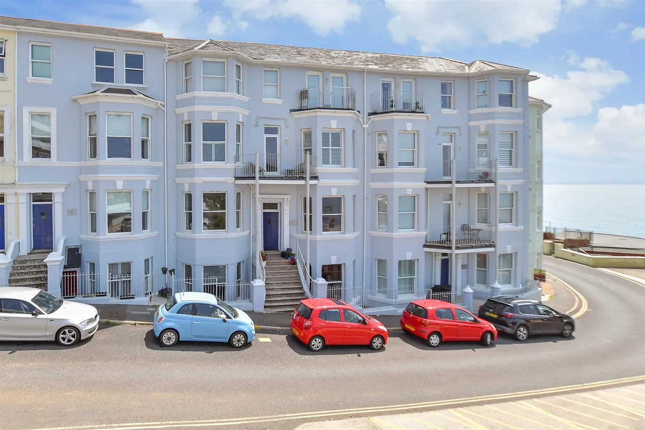 3 bed flat for sale, Hambrough Road, Ventnor, PO38