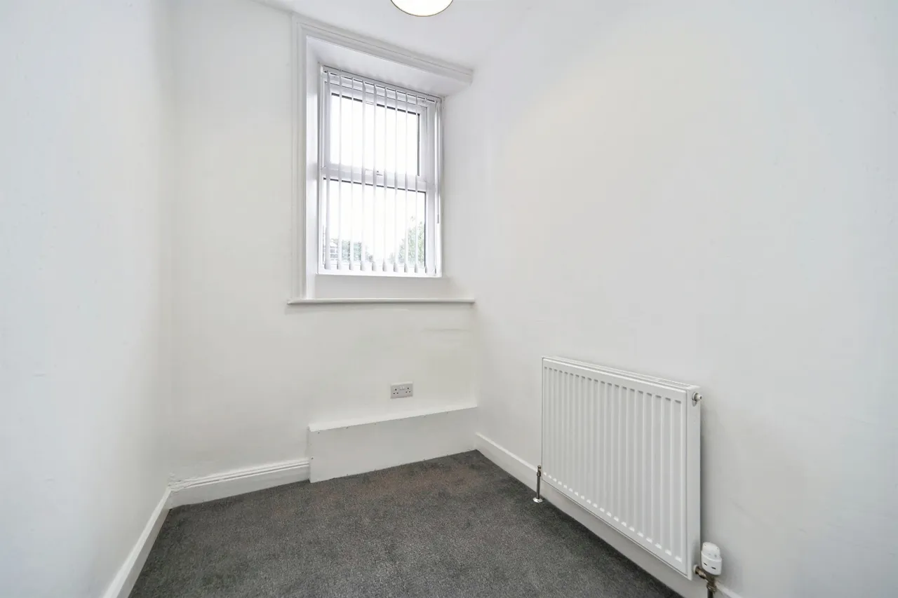 Henshaw Lane, Yeadon, Leeds, photo 10