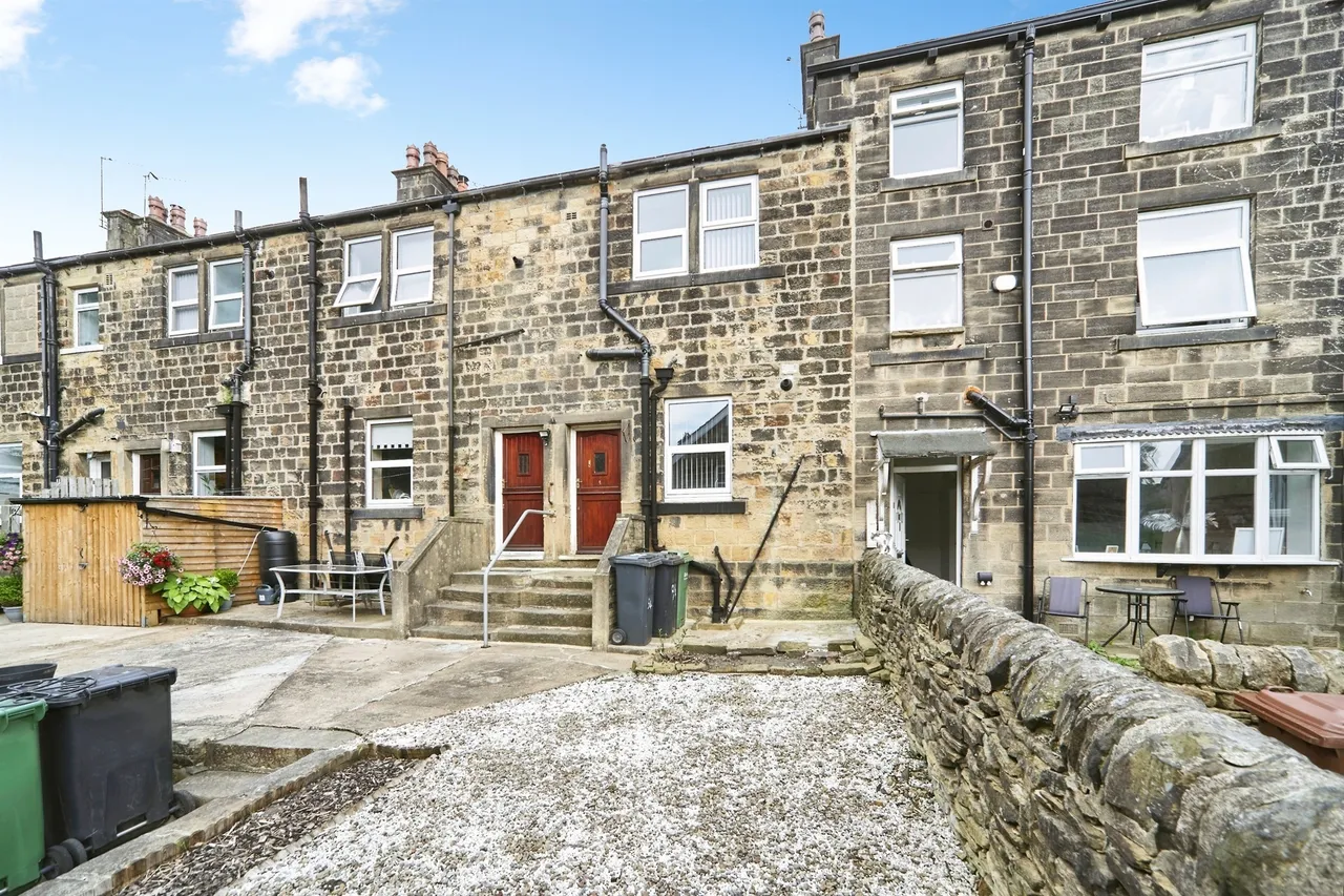 Henshaw Lane, Yeadon, Leeds, photo 6