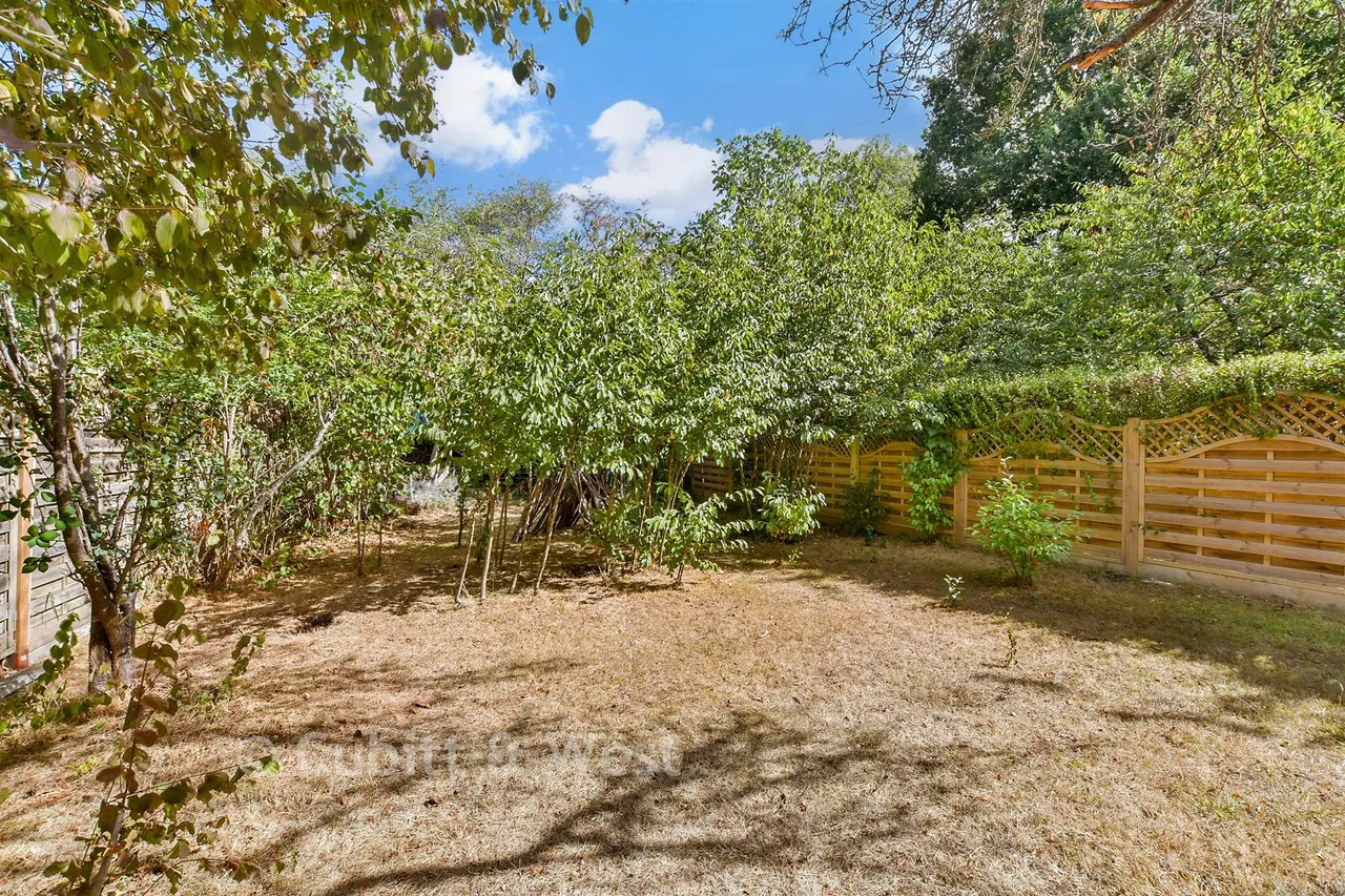 Cannonside, Fetcham, KT22, photo 15