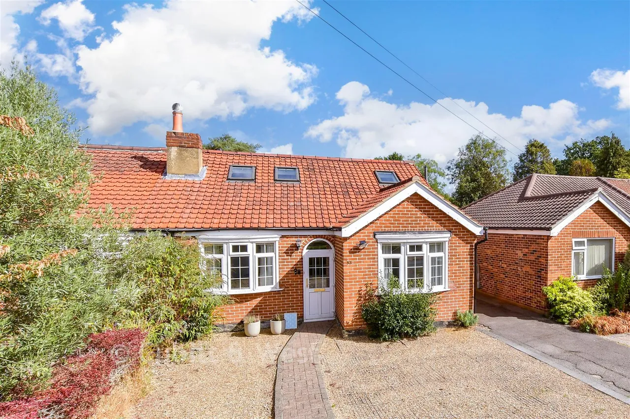 4 bed chalet for sale, Cannonside, Fetcham, KT22