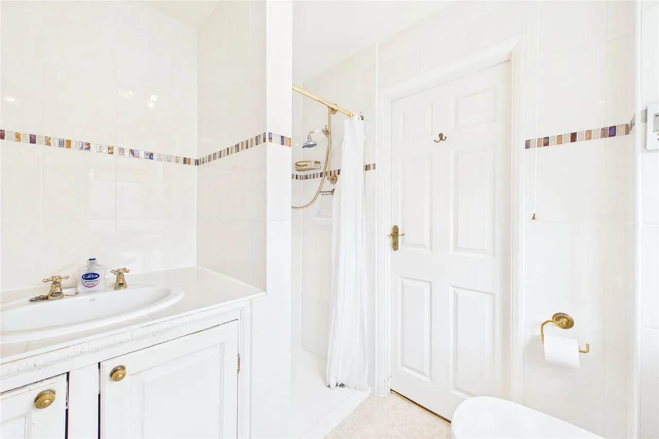 Lyndhurst Close, Horsell, GU21, photo 10