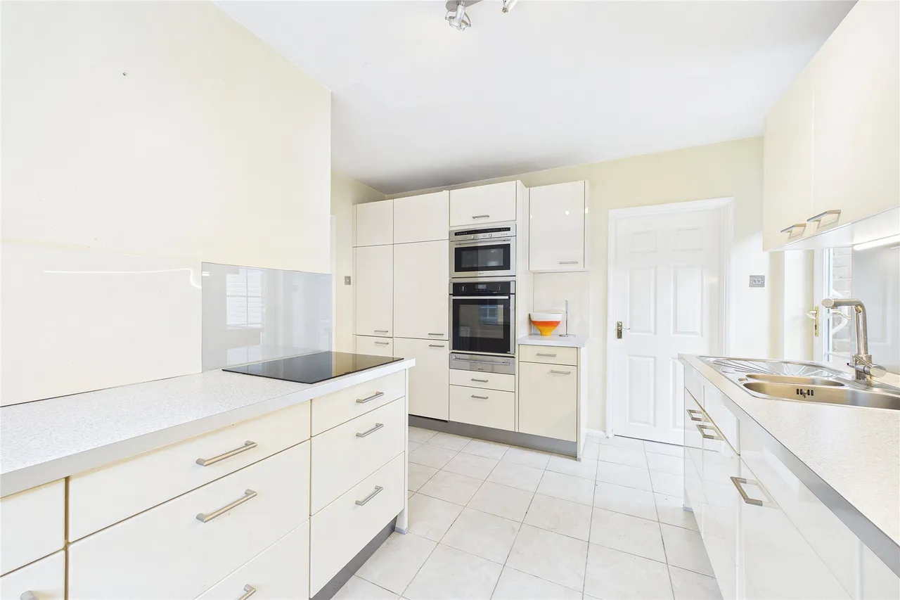 Lyndhurst Close, Horsell, GU21, photo 6