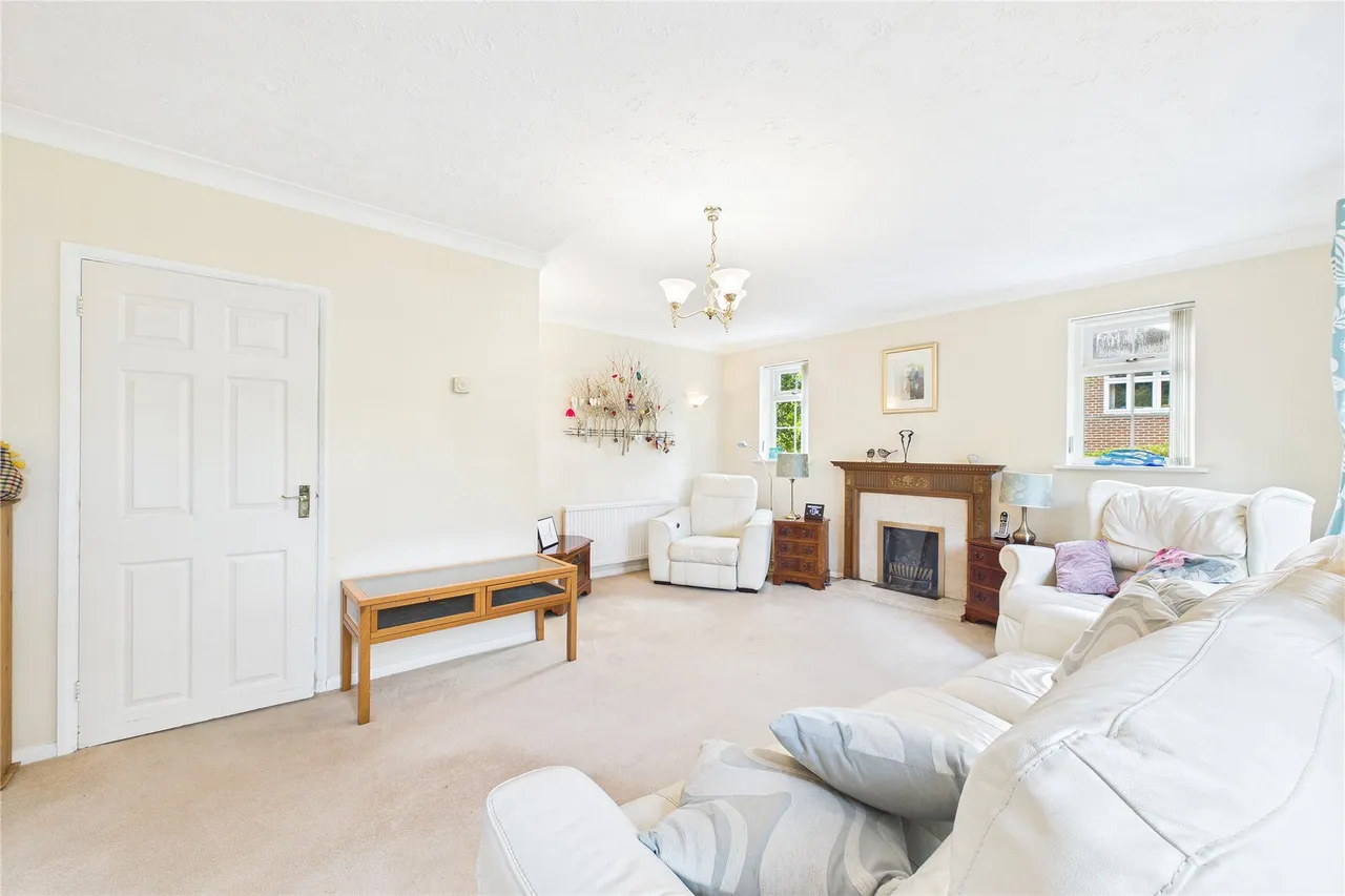 Lyndhurst Close, Horsell, GU21, photo 3