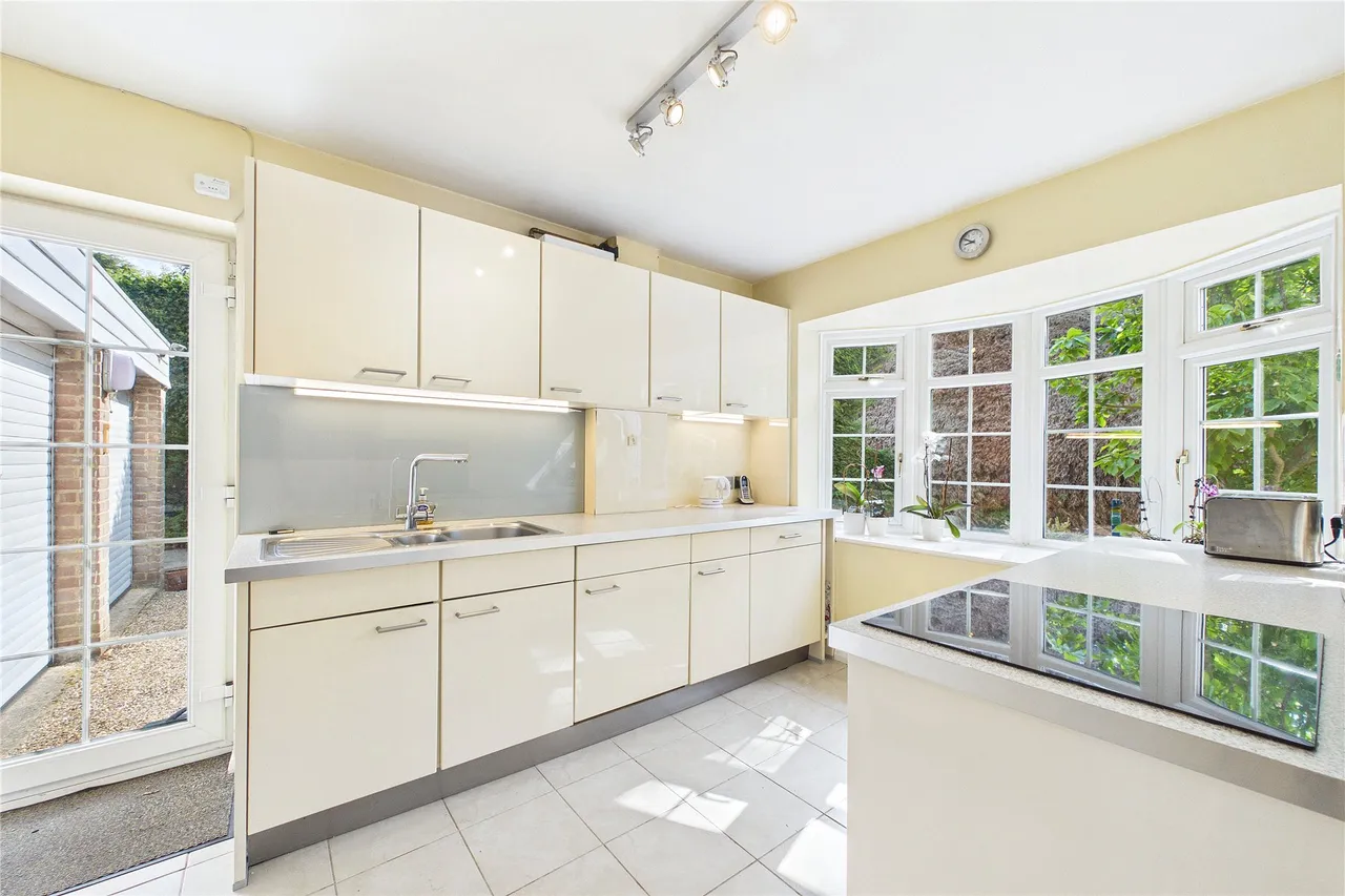 Lyndhurst Close, Horsell, GU21, photo 5