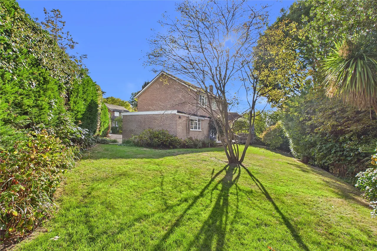 Lyndhurst Close, Horsell, GU21, photo 2