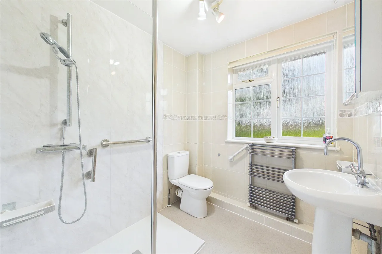 Lyndhurst Close, Horsell, GU21, photo 14