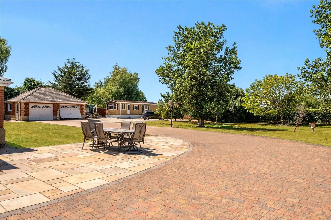 Tewkesbury Road, Twigworth, GL2, photo 18