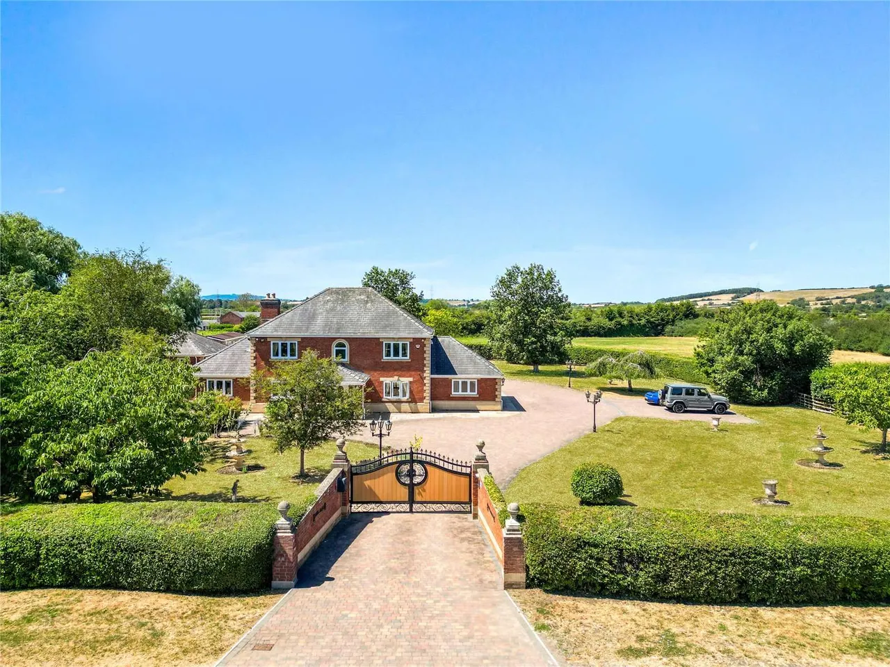 5 bed house for sale, Tewkesbury Road, Twigworth, GL2