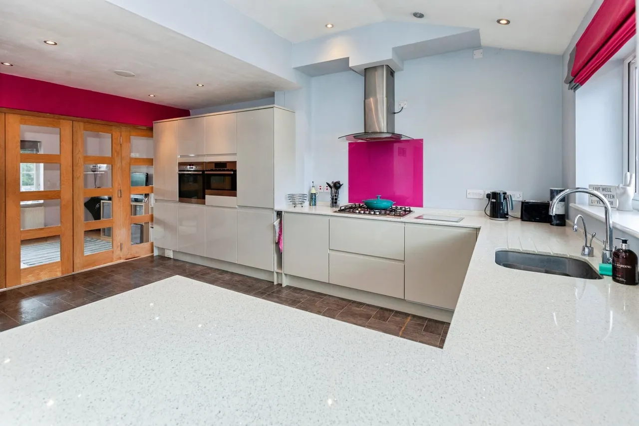 Eton Wick Road, Windsor, SL4, photo 2