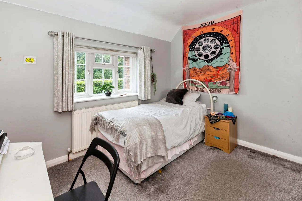 Eton Wick Road, Windsor, SL4, photo 13