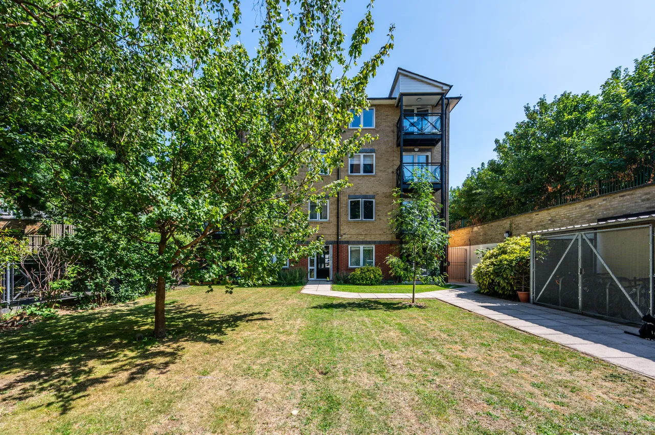 2 Gallagher Court, 49 Winders Road, London, photo 9