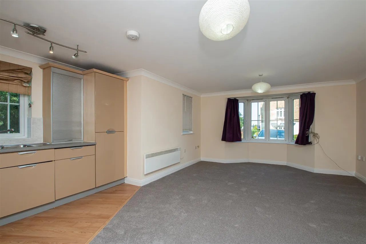 Tenby Grove, Kingsmead, photo 4