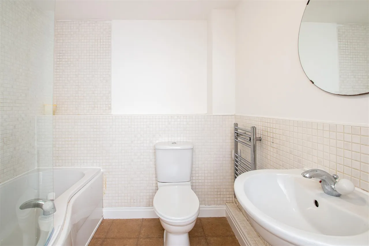 Tenby Grove, Kingsmead, photo 3