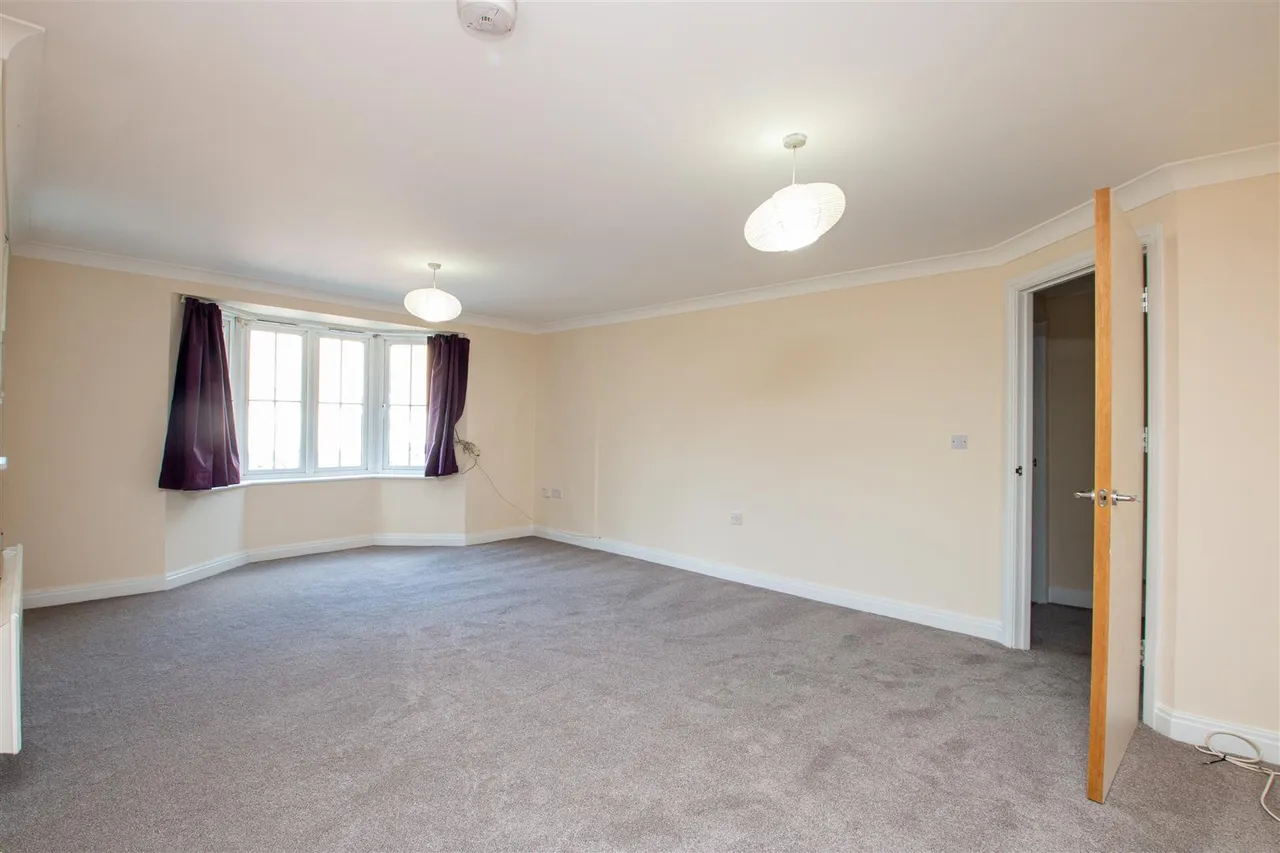 Tenby Grove, Kingsmead, photo 5