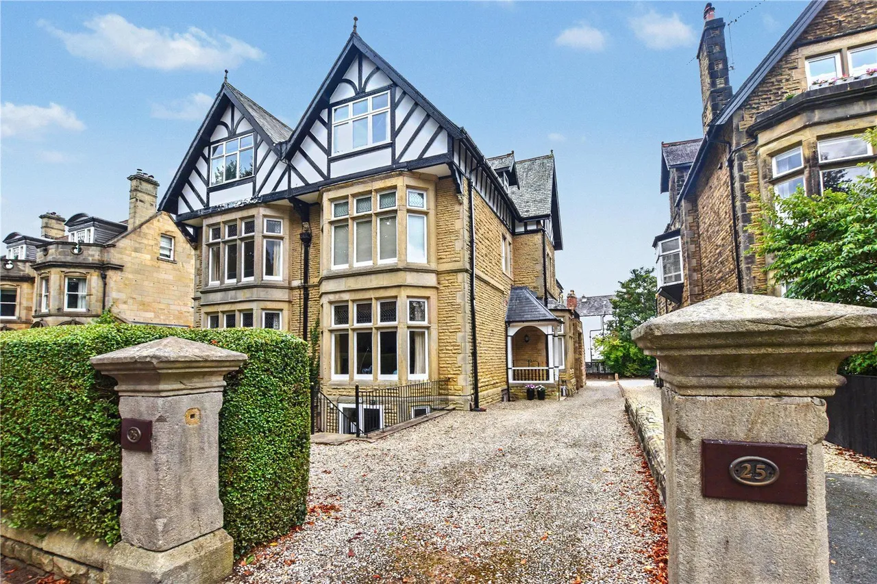 3 bed flat for sale, Park Drive, Harrogate, HG2