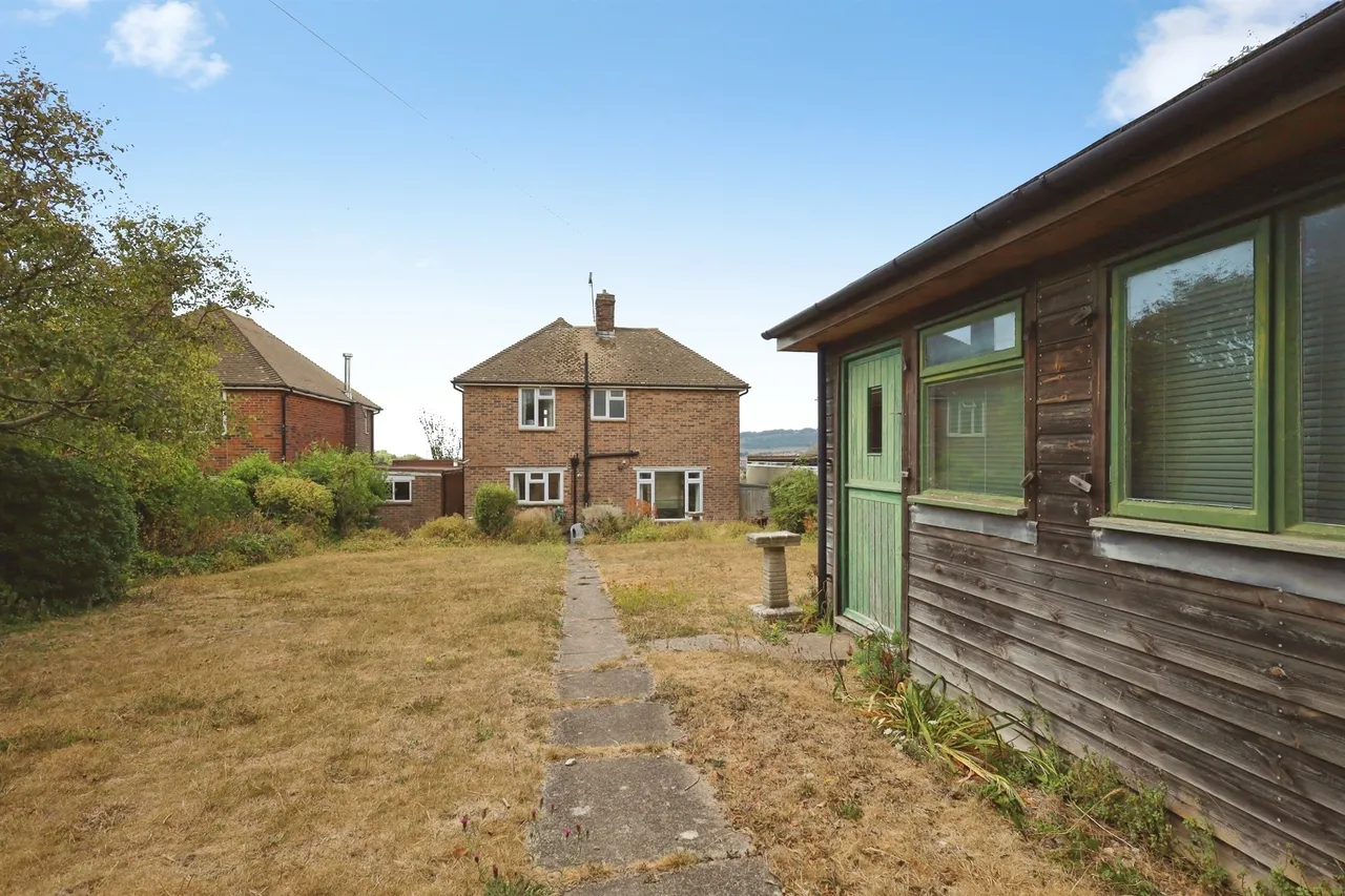 Cobbold Avenue, Eastbourne, photo 10