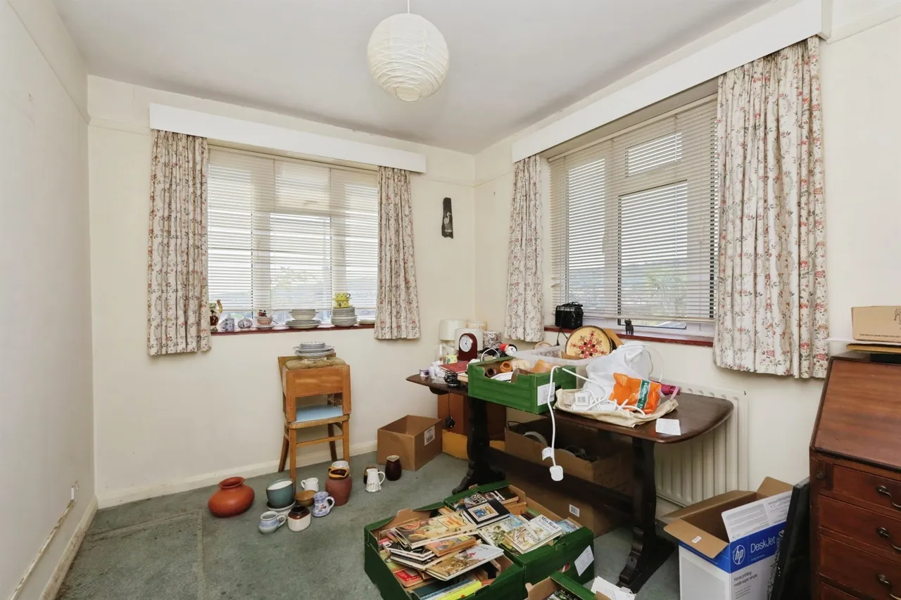Cobbold Avenue, Eastbourne, photo 5