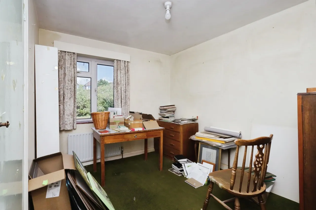 Cobbold Avenue, Eastbourne, photo 8