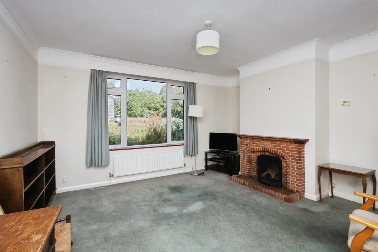 Cobbold Avenue, Eastbourne, photo 2
