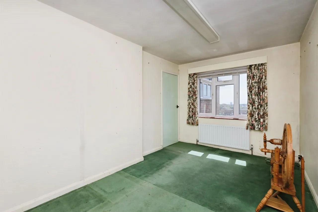 Cobbold Avenue, Eastbourne, photo 7