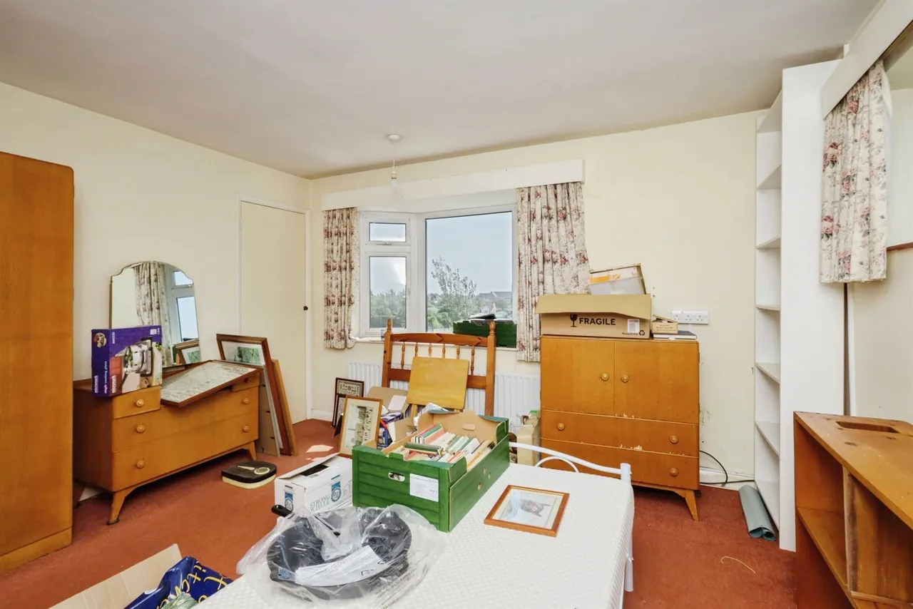 Cobbold Avenue, Eastbourne, photo 6