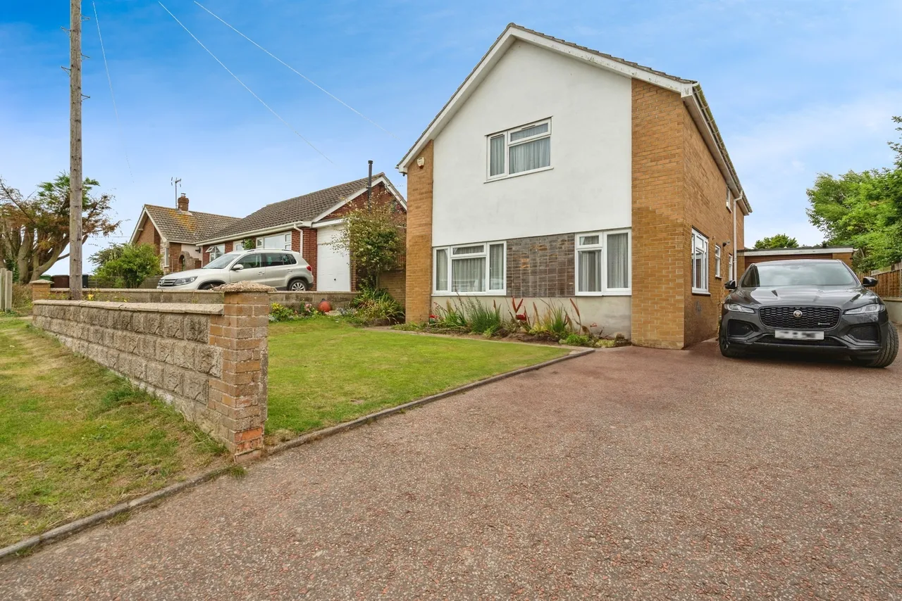 4 bed house for sale — Albion Road, Mundesley, Norwich