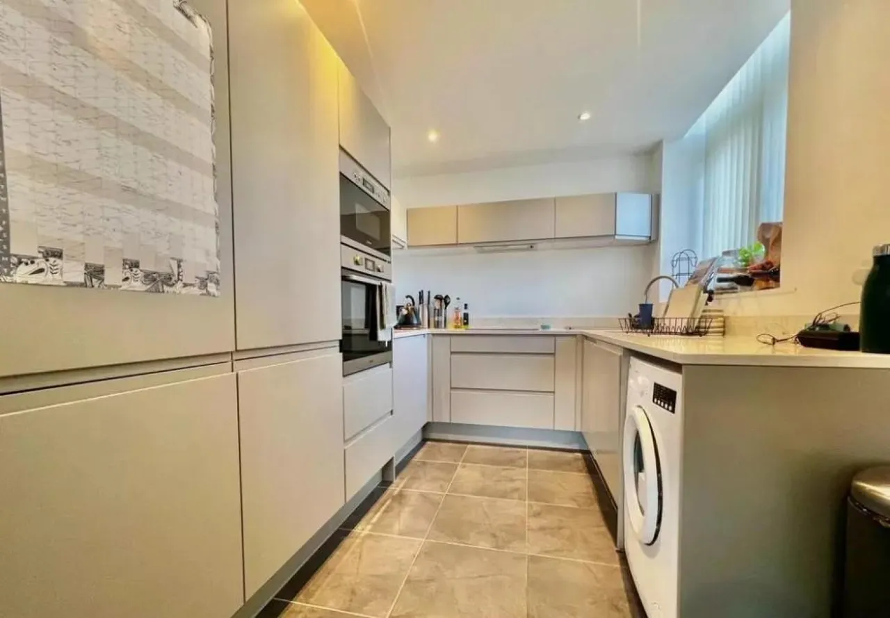Park Square, Rawdon, LS19, photo 2