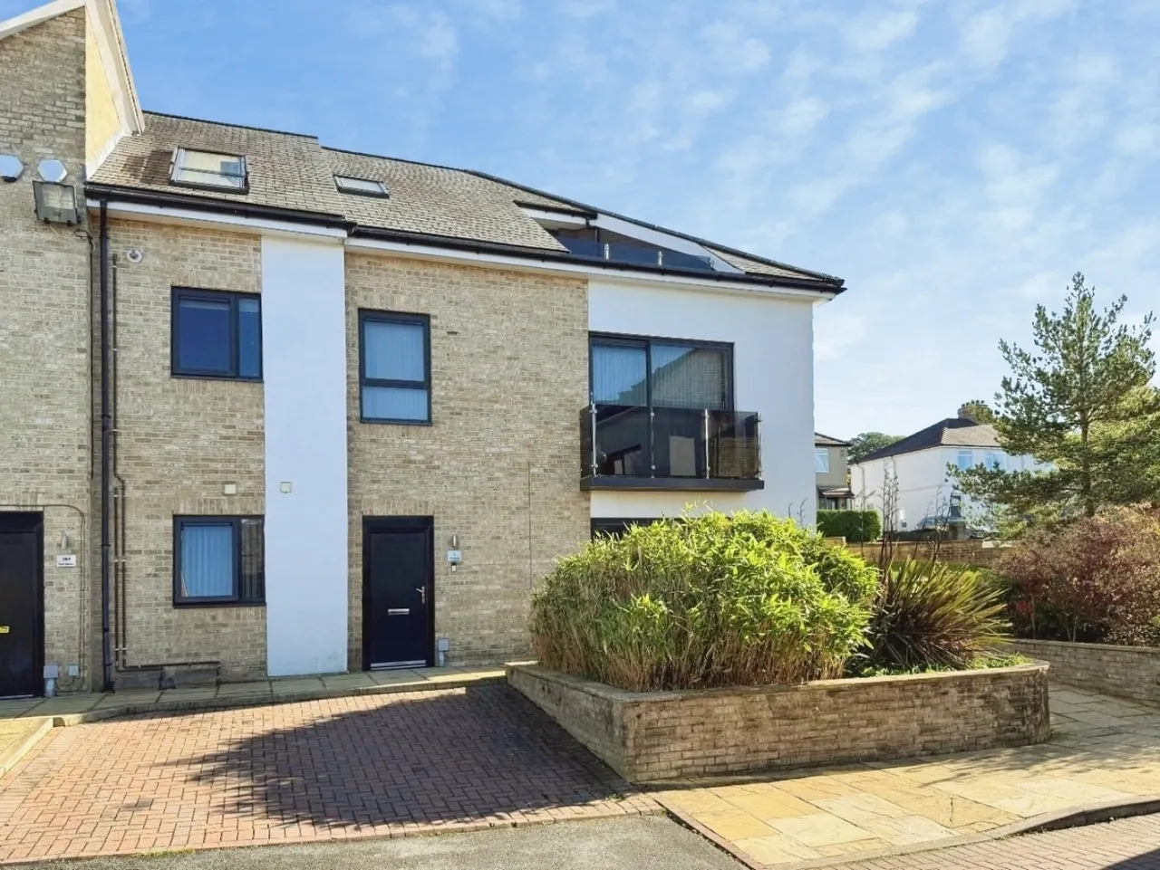 2 bed flat to rent, Park Square, Rawdon, LS19