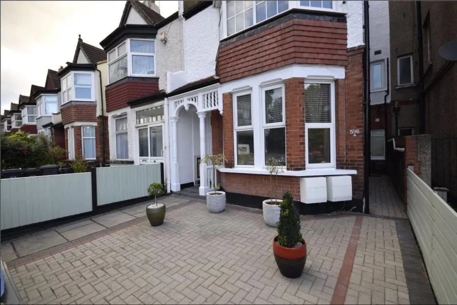 Brighton Road, Purley, CR8, photo 10