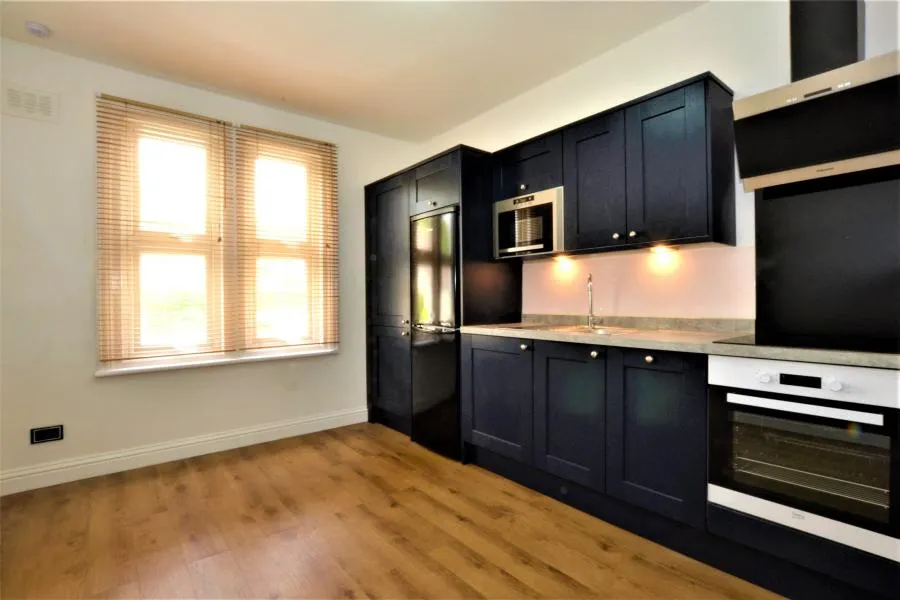 Brighton Road, Purley, CR8, photo 6