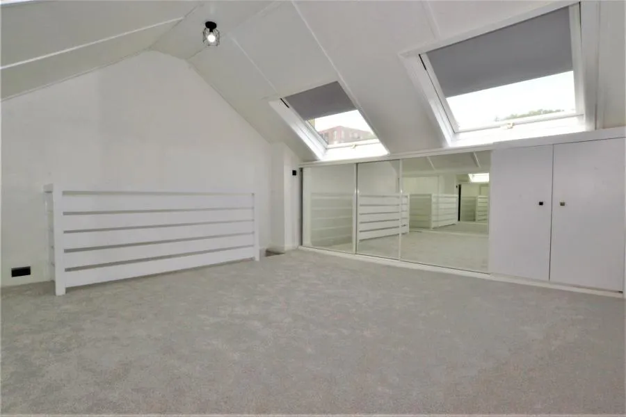 Brighton Road, Purley, CR8, photo 2