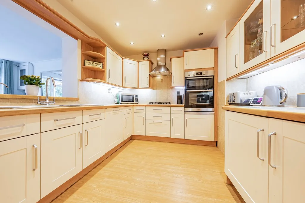 Long Drive, Ruislip, photo 24