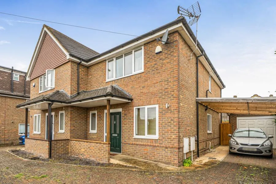 3 bed house for sale, Pond Park Road, Chesham, HP5