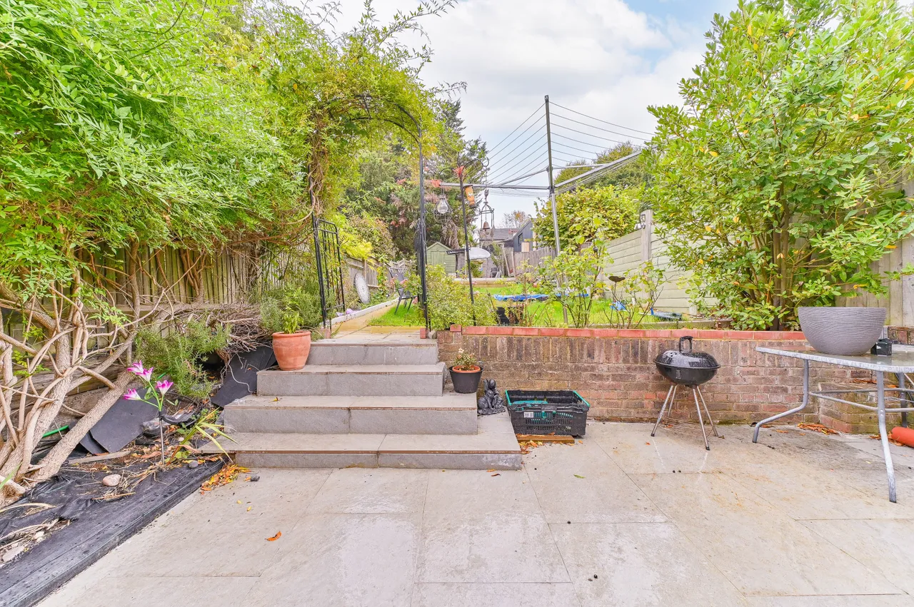 Sutton, SM1, photo 6