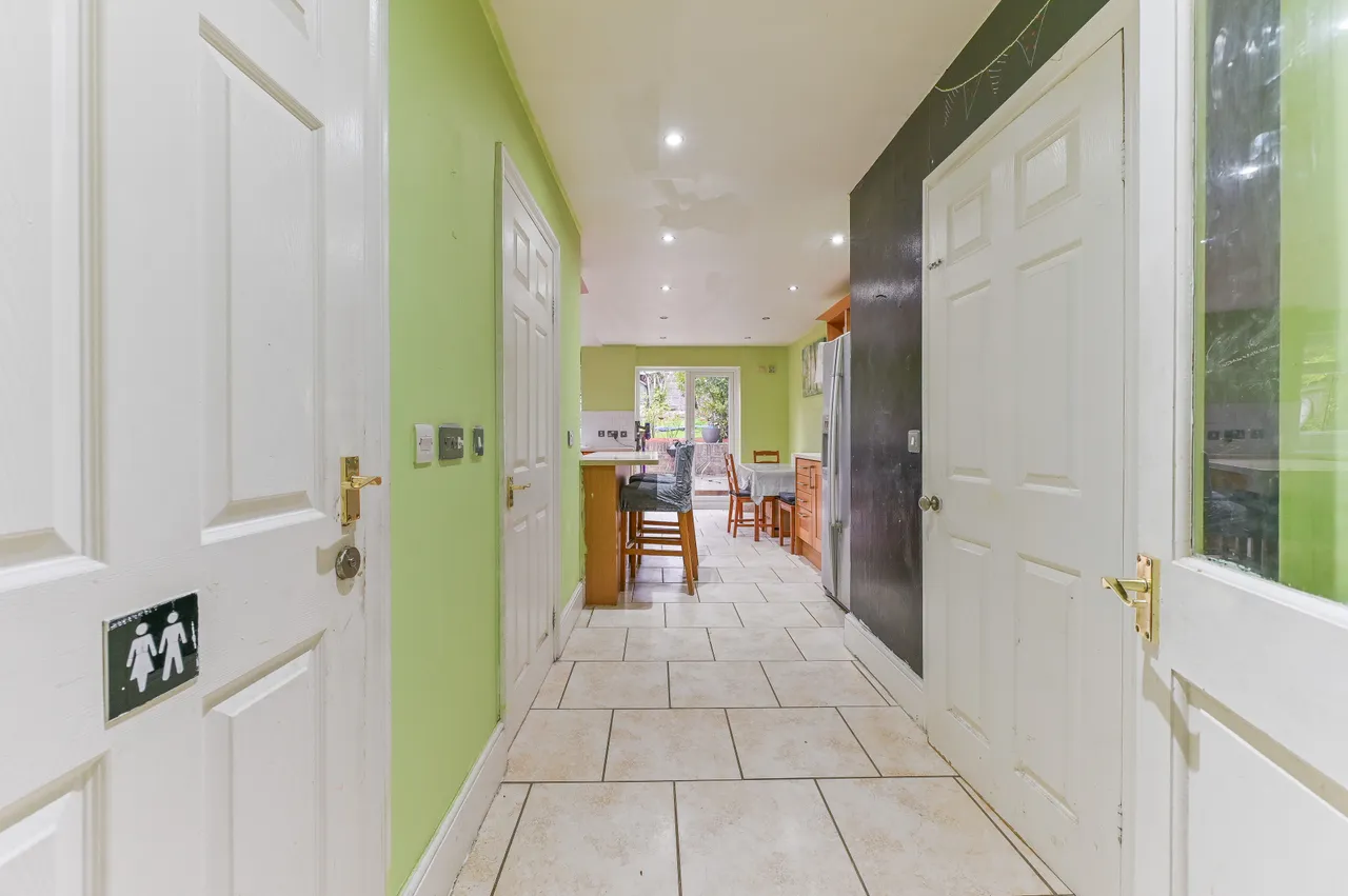 Sutton, SM1, photo 5