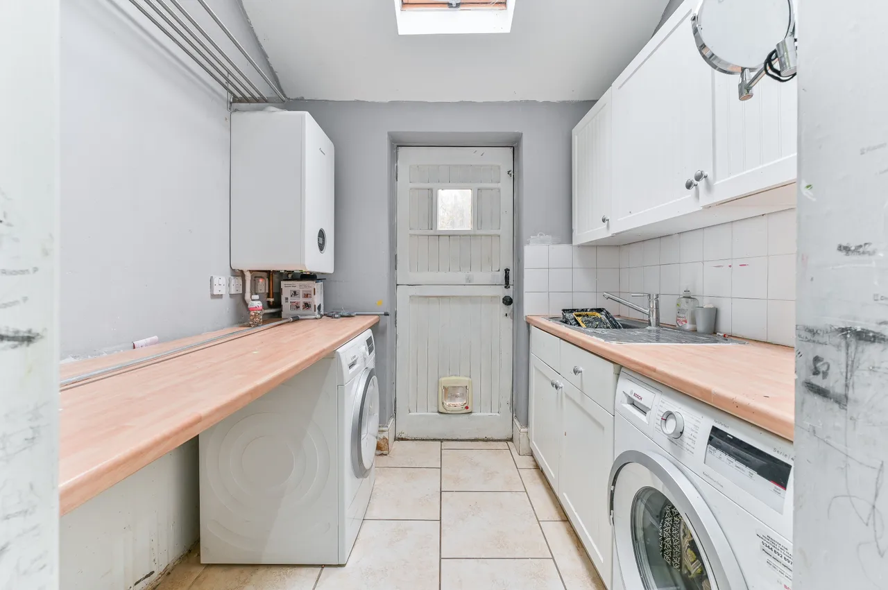 Sutton, SM1, photo 13