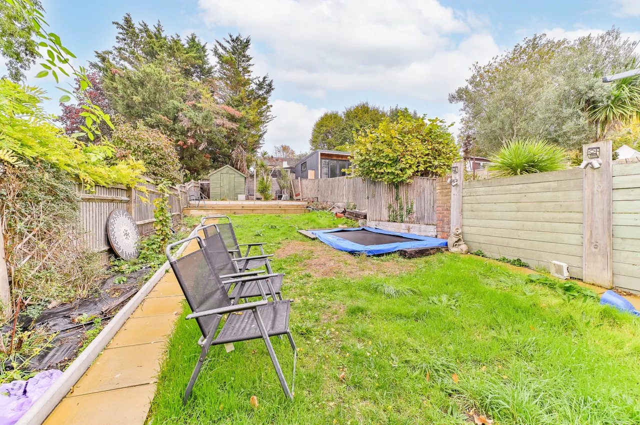 Sutton, SM1, photo 19