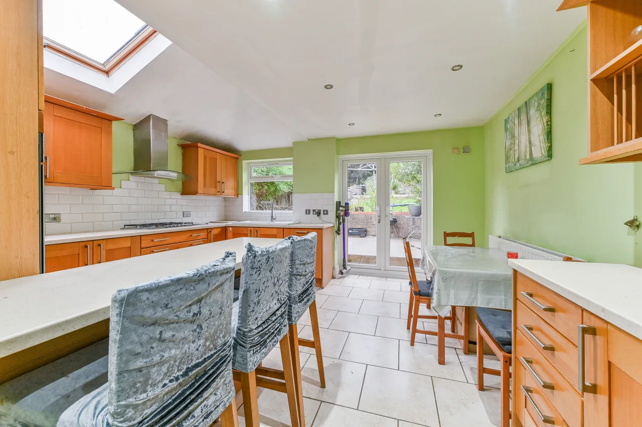 Sutton, SM1, photo 17