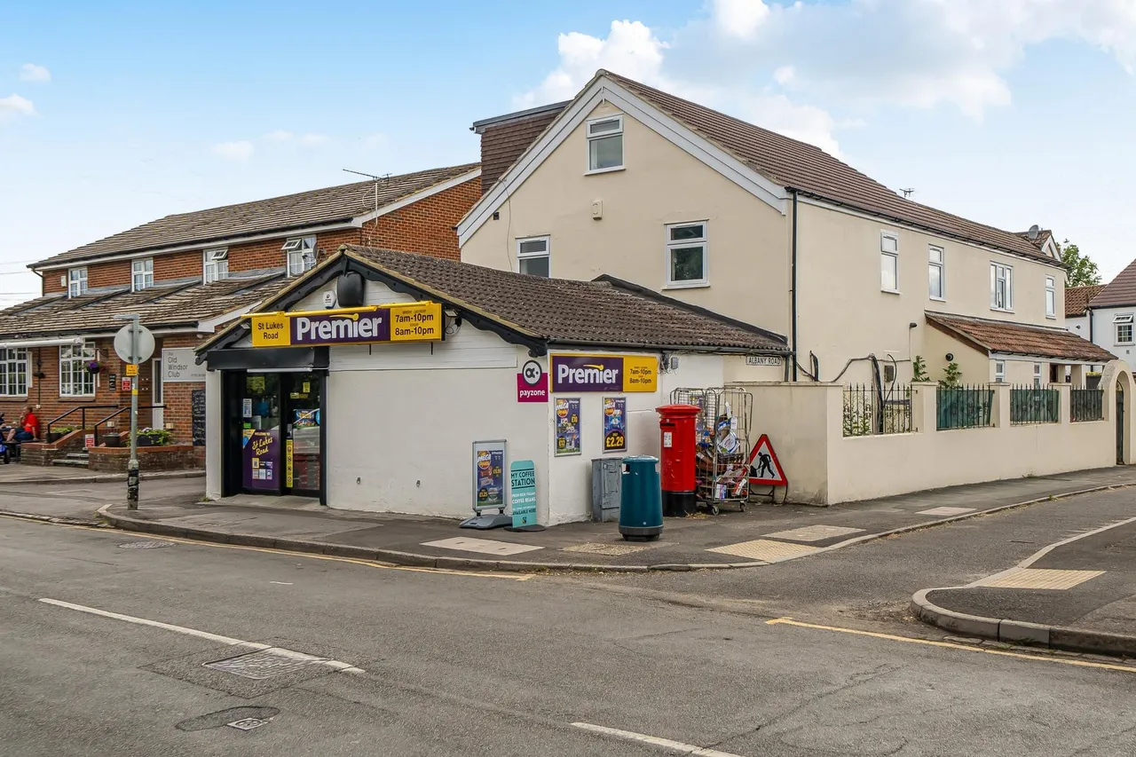 1 bed house to rent, Albany Road, Old Windsor, SL4