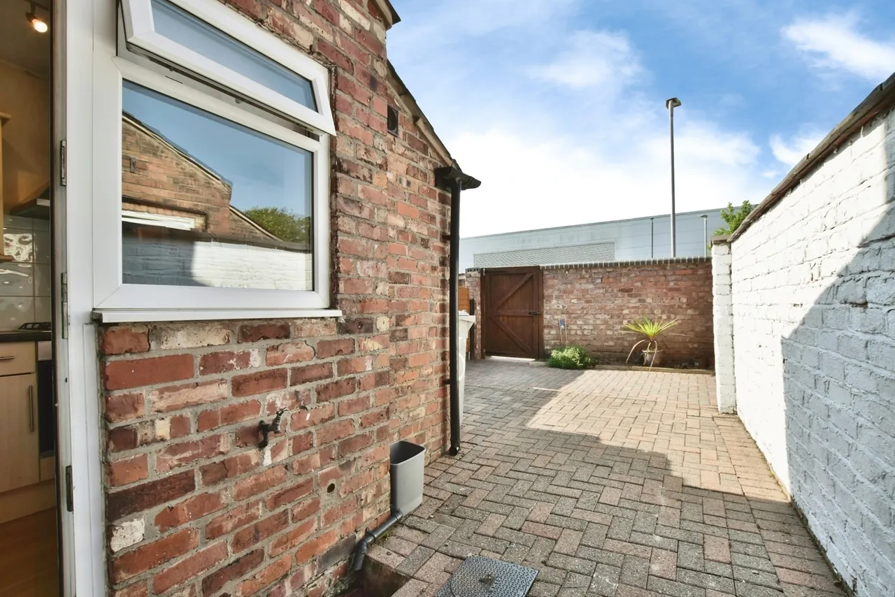 Beaconsfield Road, Altrincham, WA14, photo 10