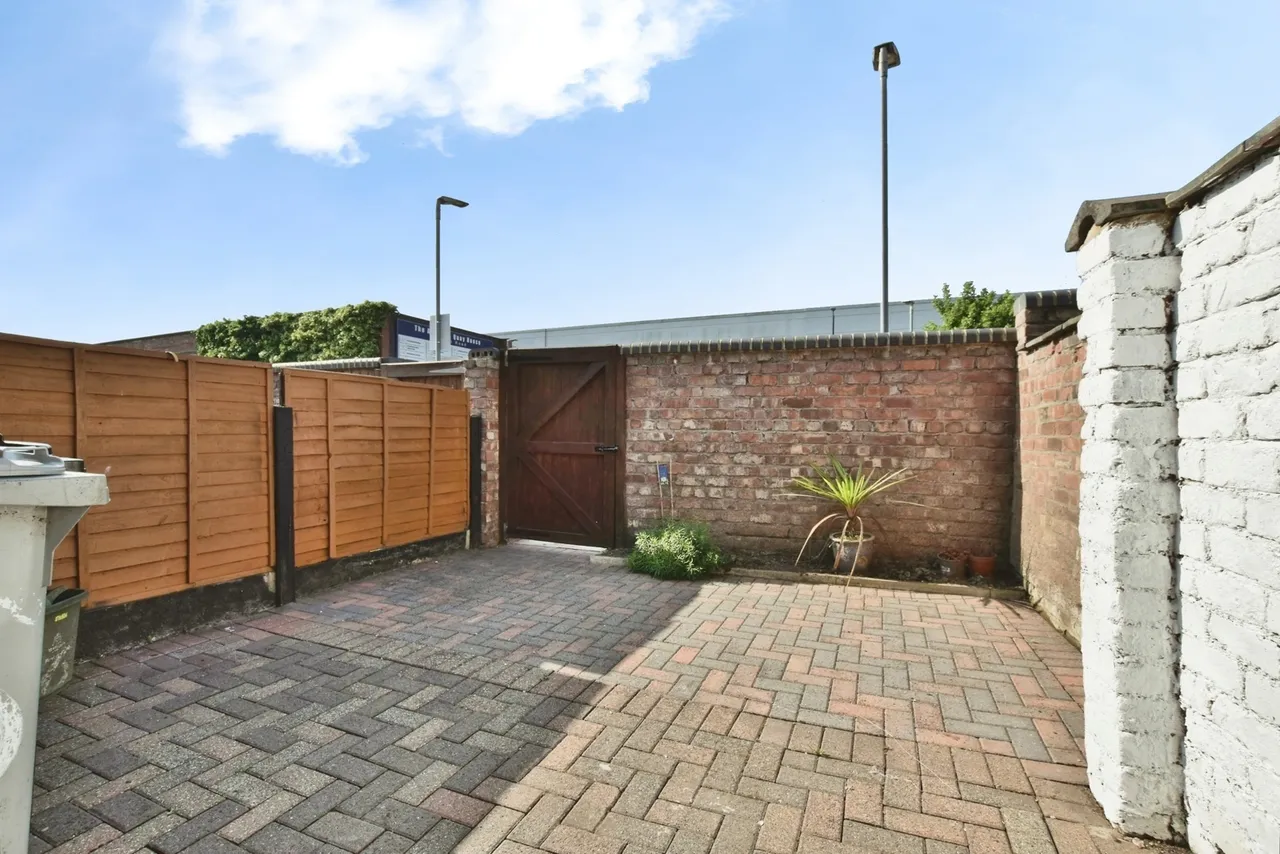Beaconsfield Road, Altrincham, WA14, photo 11