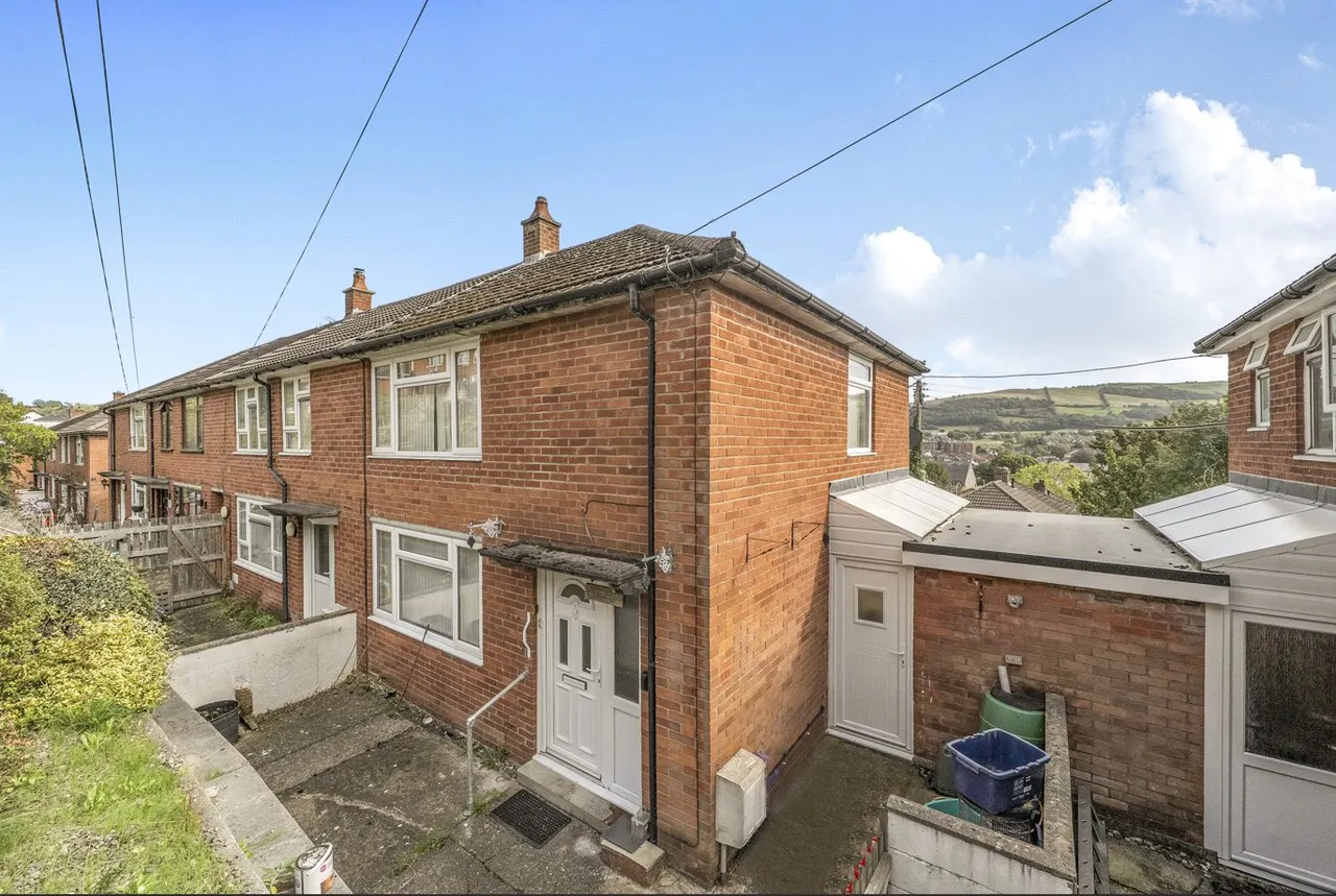 2 bed house for sale, Crescent Gardens, Newtown, SY16