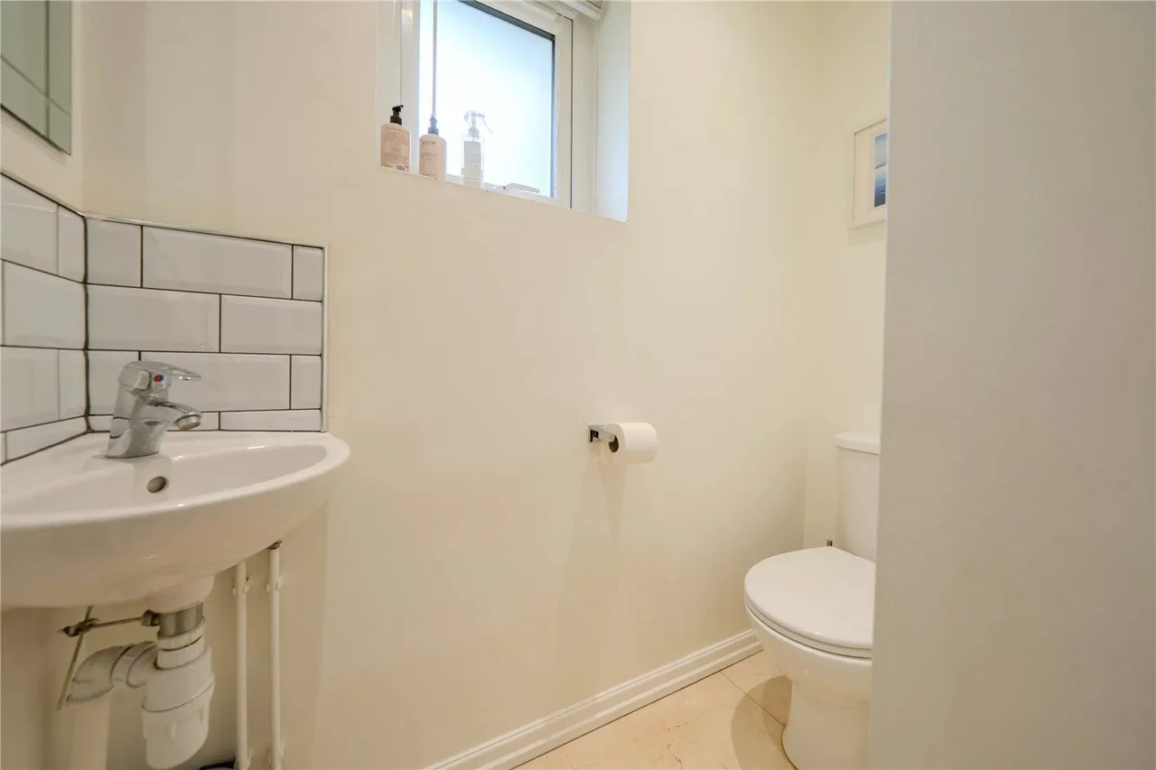 Oaklea Hall Close, Adel, LS16, photo 15