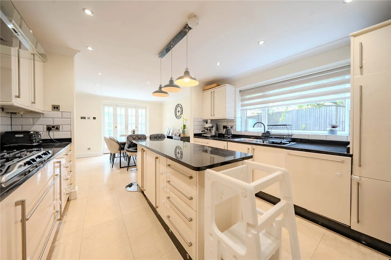 Oaklea Hall Close, Adel, LS16, photo 3