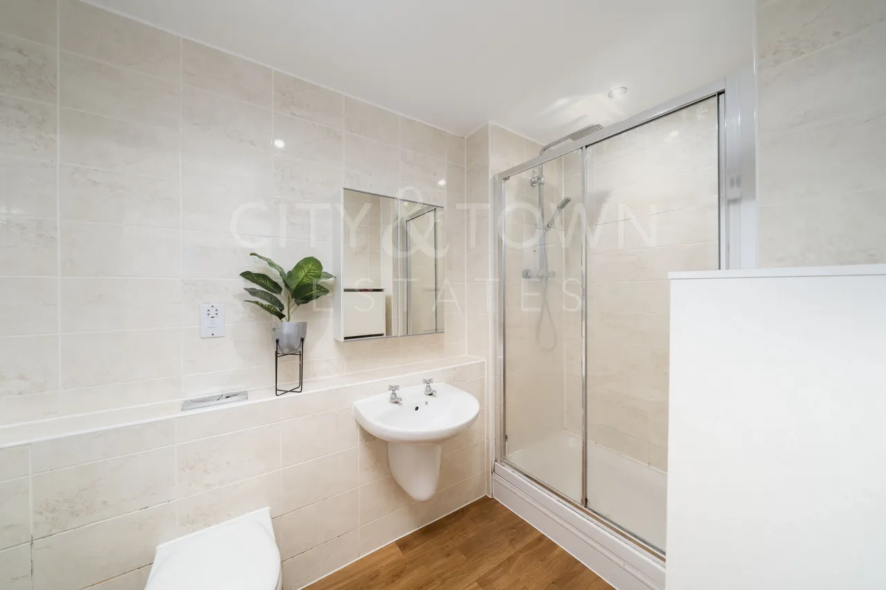 Fenton House, Harry Zeital Way, Clapton, E5, photo 5