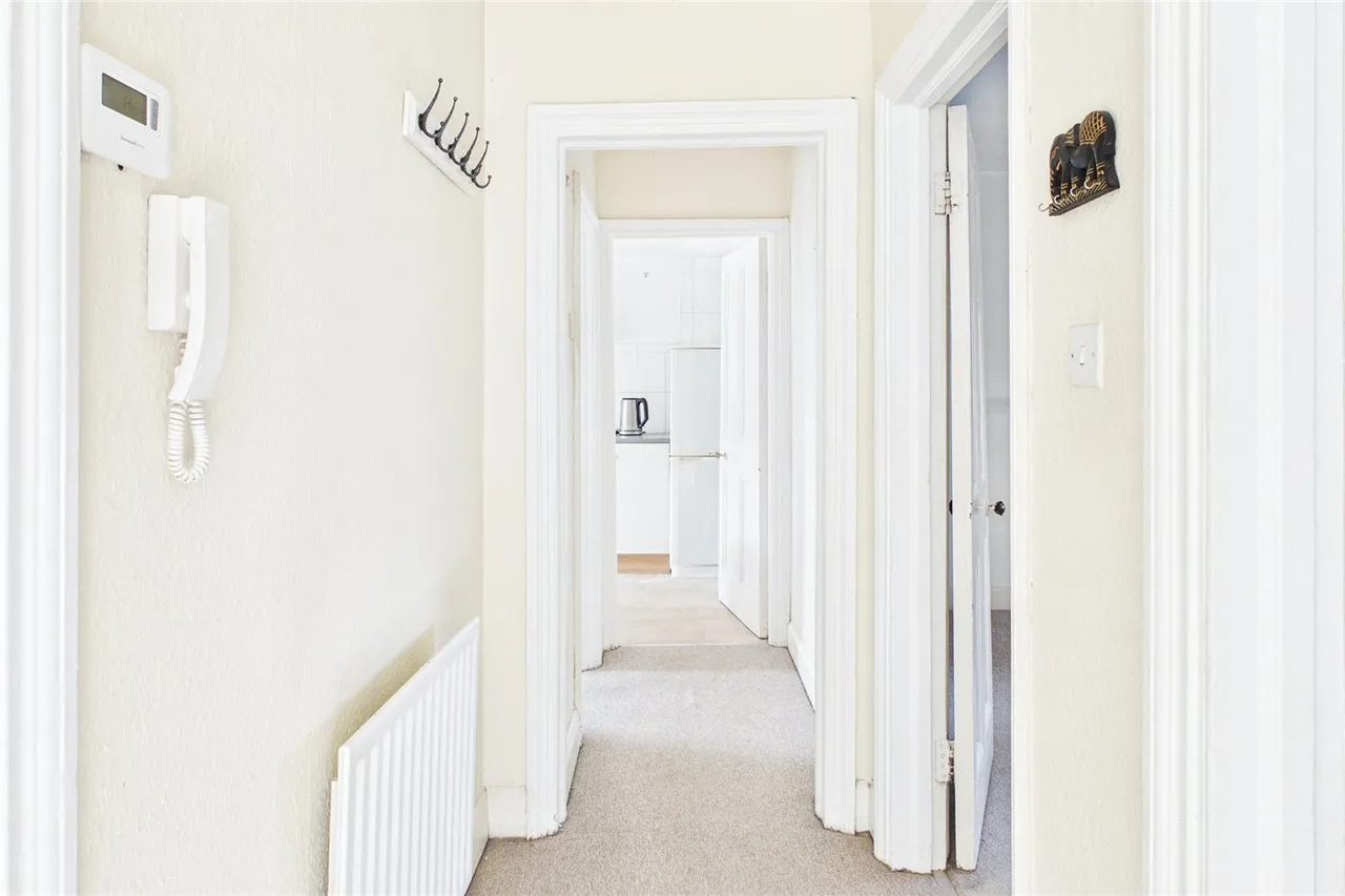 Kirkstall Road, London, SW2, photo 8