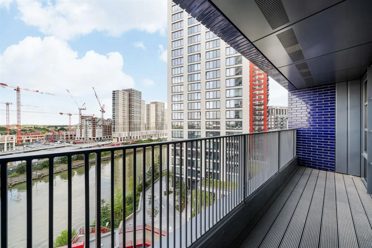 Flat , Bridgewater House, Lookout Lane, London, photo 5