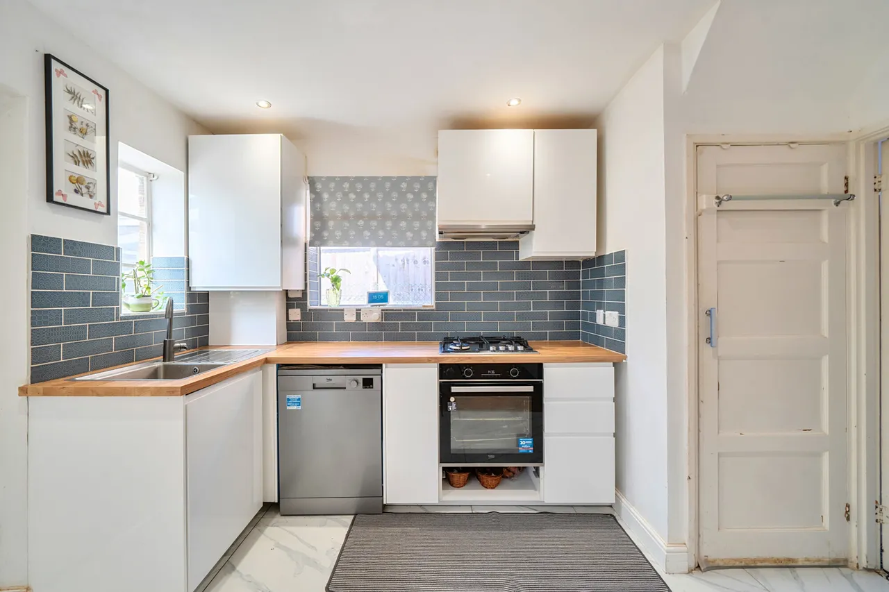 St. Marys Road, Harefield, UB9, photo 3